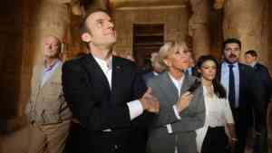 الرئيس الفرنسي ماكرون وزوجته