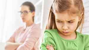 10 أساليب خاطئة في تربية الأطفال 