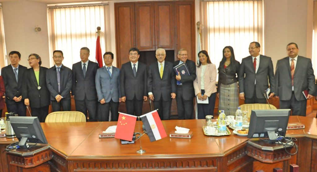 الوفدين المصري والصيني بد توقيع اتفاق انشاء ورش لوبان بمصر