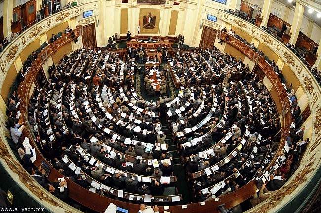 نشطاء يطالبون بمحاكمة اعضاء البرلمان لمخالفتهم لاحكام الدستورية 2