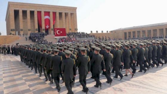 أوامر اعتقال بحق 100 عسكريا في تركيا