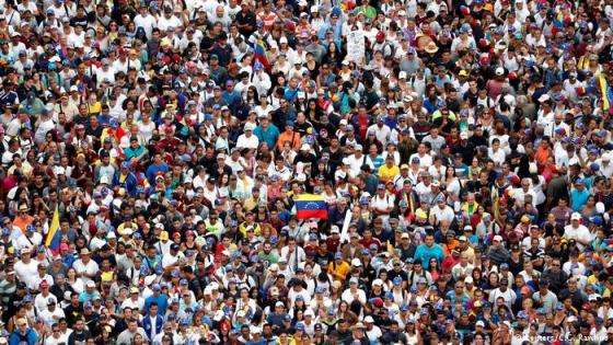 تظاهرات مؤيدة ومعارضة لمادورو في فنزويلا
