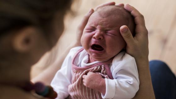 ما هي أعراض متلازمة هز الرضيع ؟