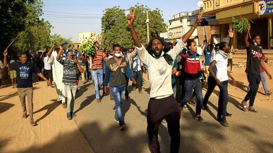الحكومة السودانية للشعب: انتظروا مفاجأة خلال 10 أيام