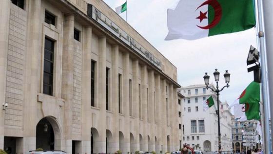 تعرف على حقيقة حل البرلمان الجزائري وتعطيل الدستور