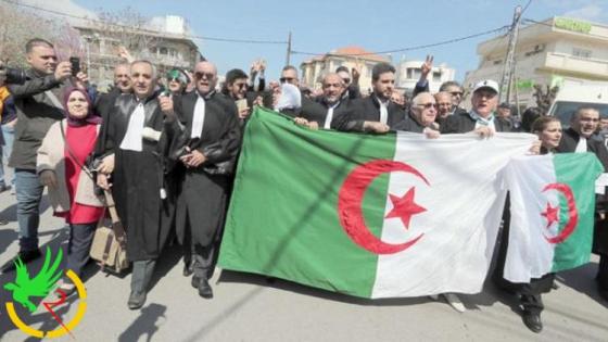 الحشود في الجزائر مجددا