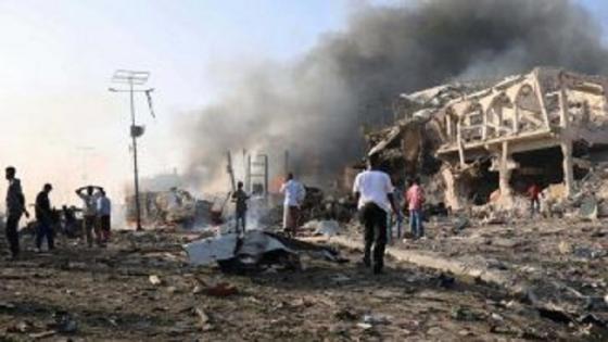 مقتل 5 أشخاص في انفجار سيارة مفخخة بالصومال