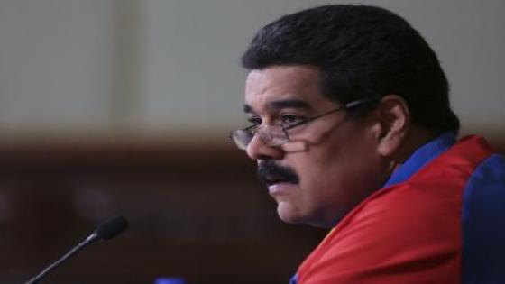 رئيس فنزويلا نيكولاس مادورو في اجتماع في قصر الرئاسة يوم 13 نوفمبر تشرين الثاني 2014. صورة لرويترز